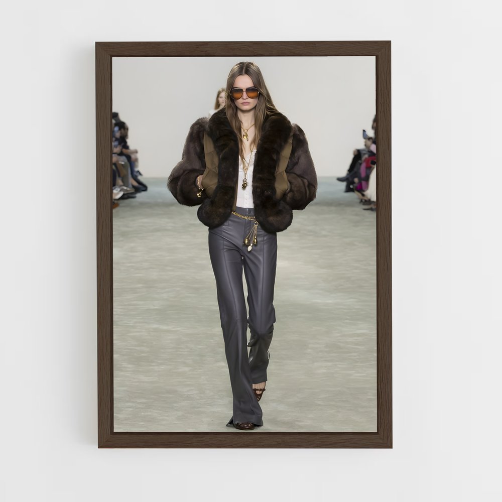 ap-chloe lecareux-1 cadre Bois foncé
