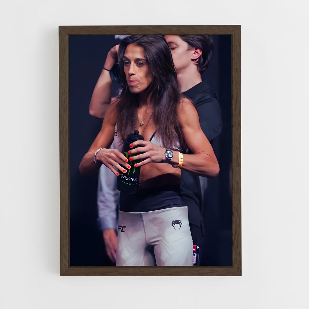 ap-joanna jedrzejczyk-8 cadre Bois foncé