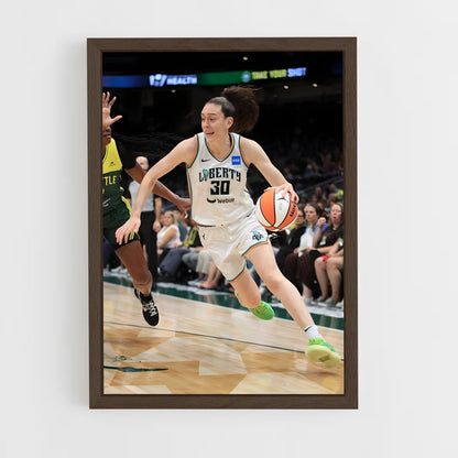ap-breanna stewart-3 cadre Bois foncé