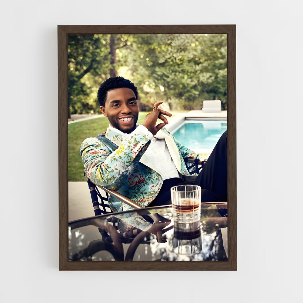 ap-chadwick boseman-4 cadre Bois foncé