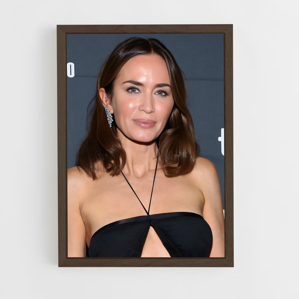 ap-emily blunt-5 cadre Bois foncé
