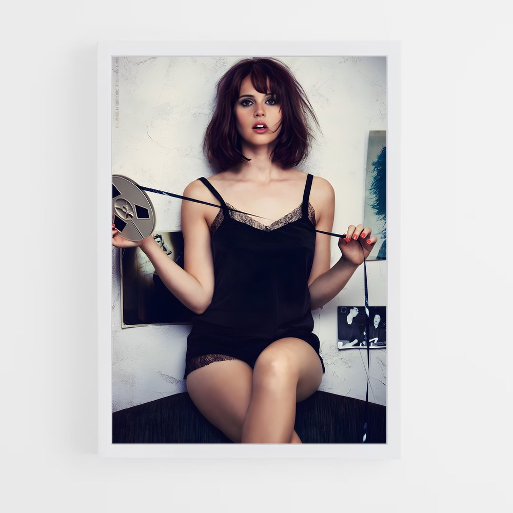 ap-felicity jones-1 cadre Blanc