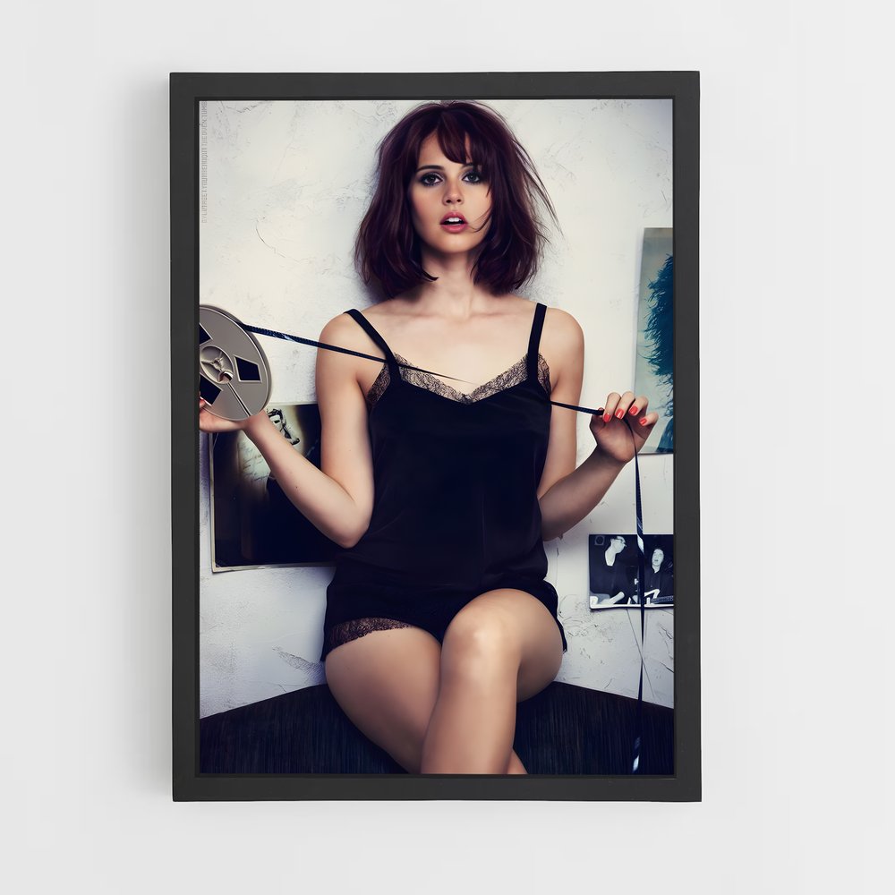 ap-felicity jones-1 cadre Noir