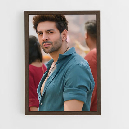 ap-kartik aaryan-6 cadre Bois foncé