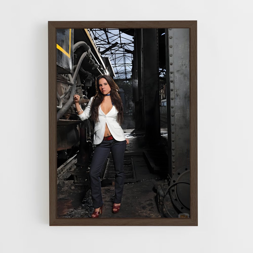 ap-kate del castillo-5 cadre Bois foncé