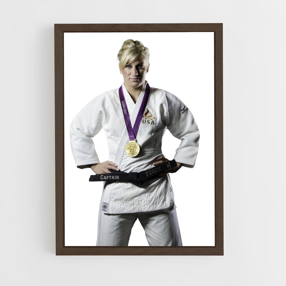 ap-kayla harrison-1 cadre Bois foncé