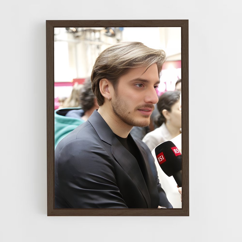 ap-luca marinelli-1 cadre Bois foncé