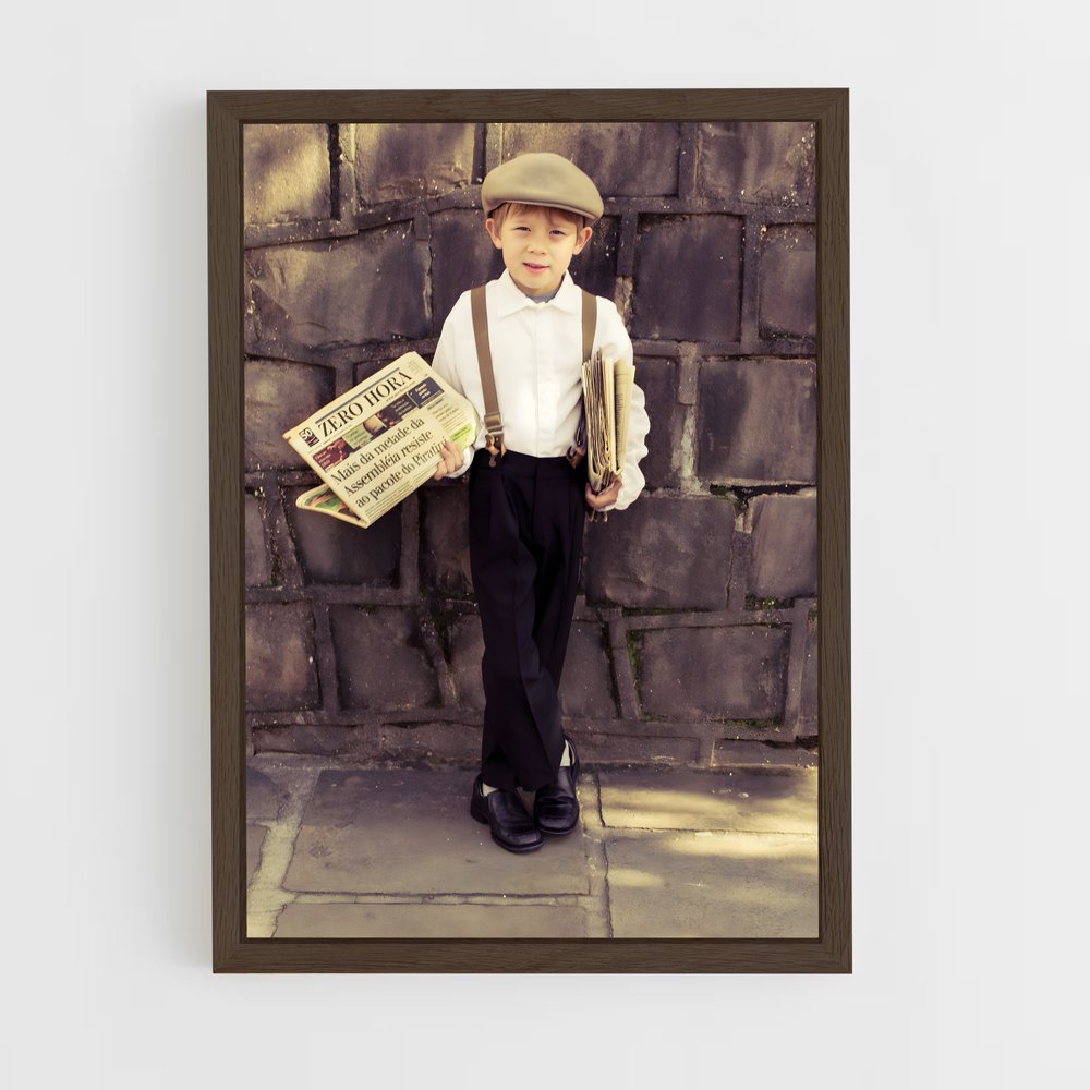ap-newspaper boy-5 cadre Bois foncé