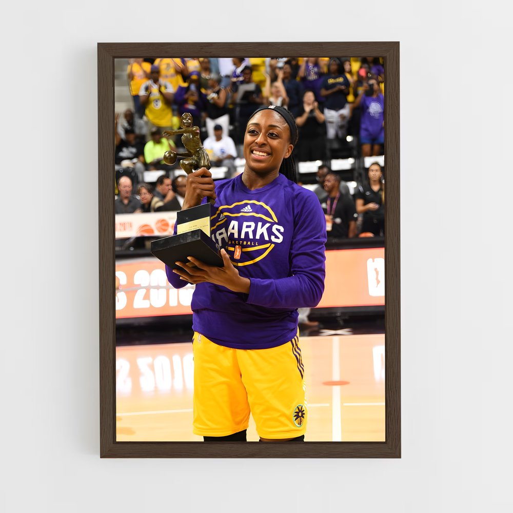 ap-nneka ogwumike-1 cadre Bois foncé