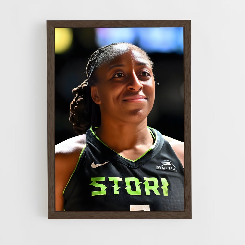 ap-nneka ogwumike-3 cadre Bois foncé
