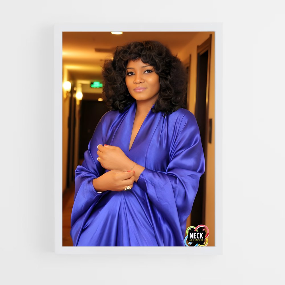 ap-omotola jalade ekeinde-3 cadre Blanc