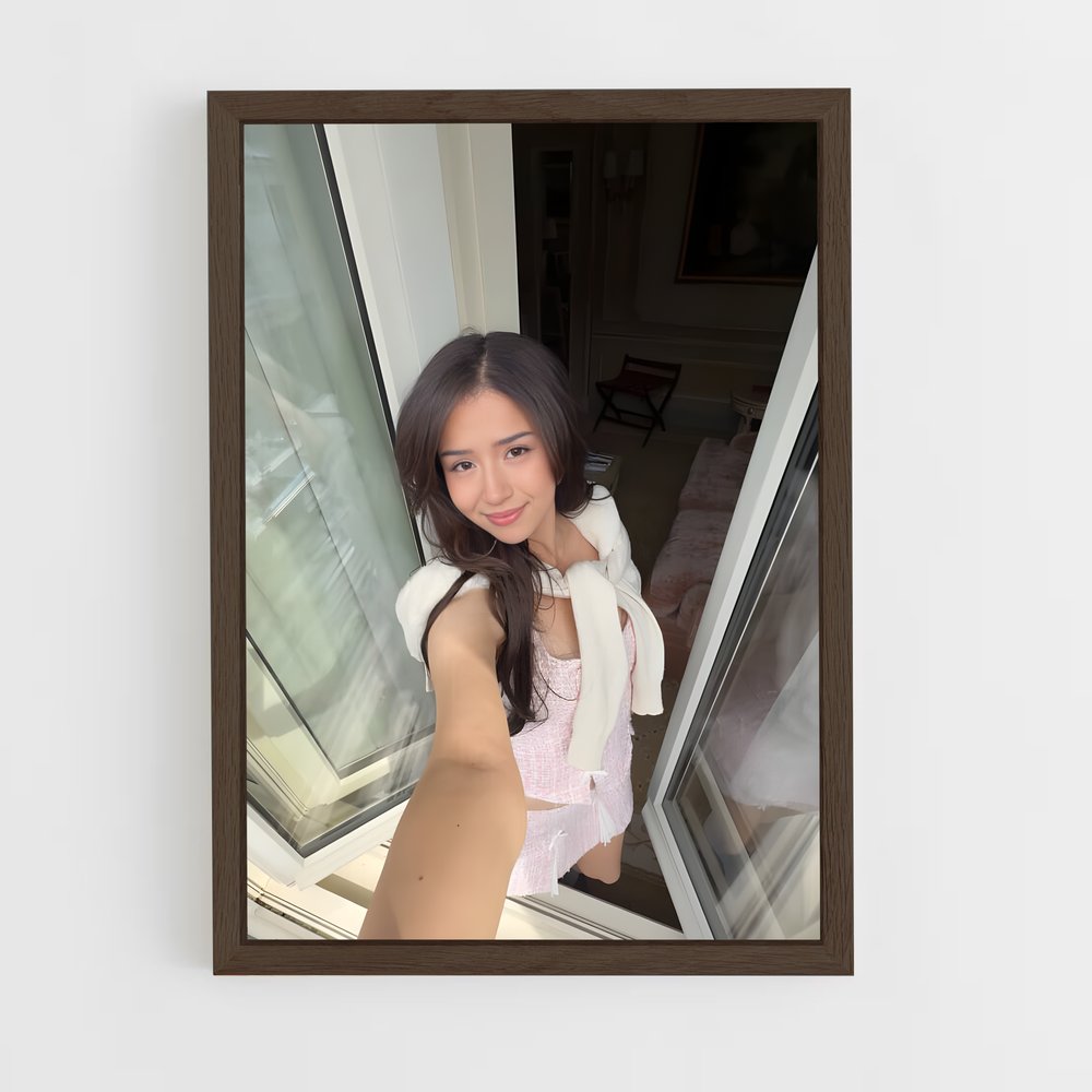 ap-pokimane-6 cadre Bois foncé