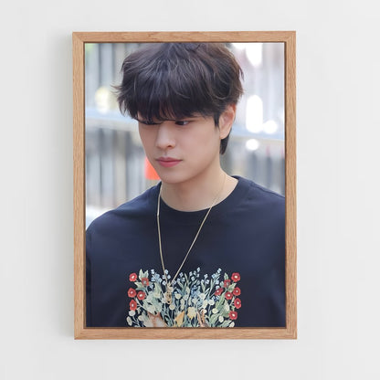 ap-seungmin-1 cadre Bois clair