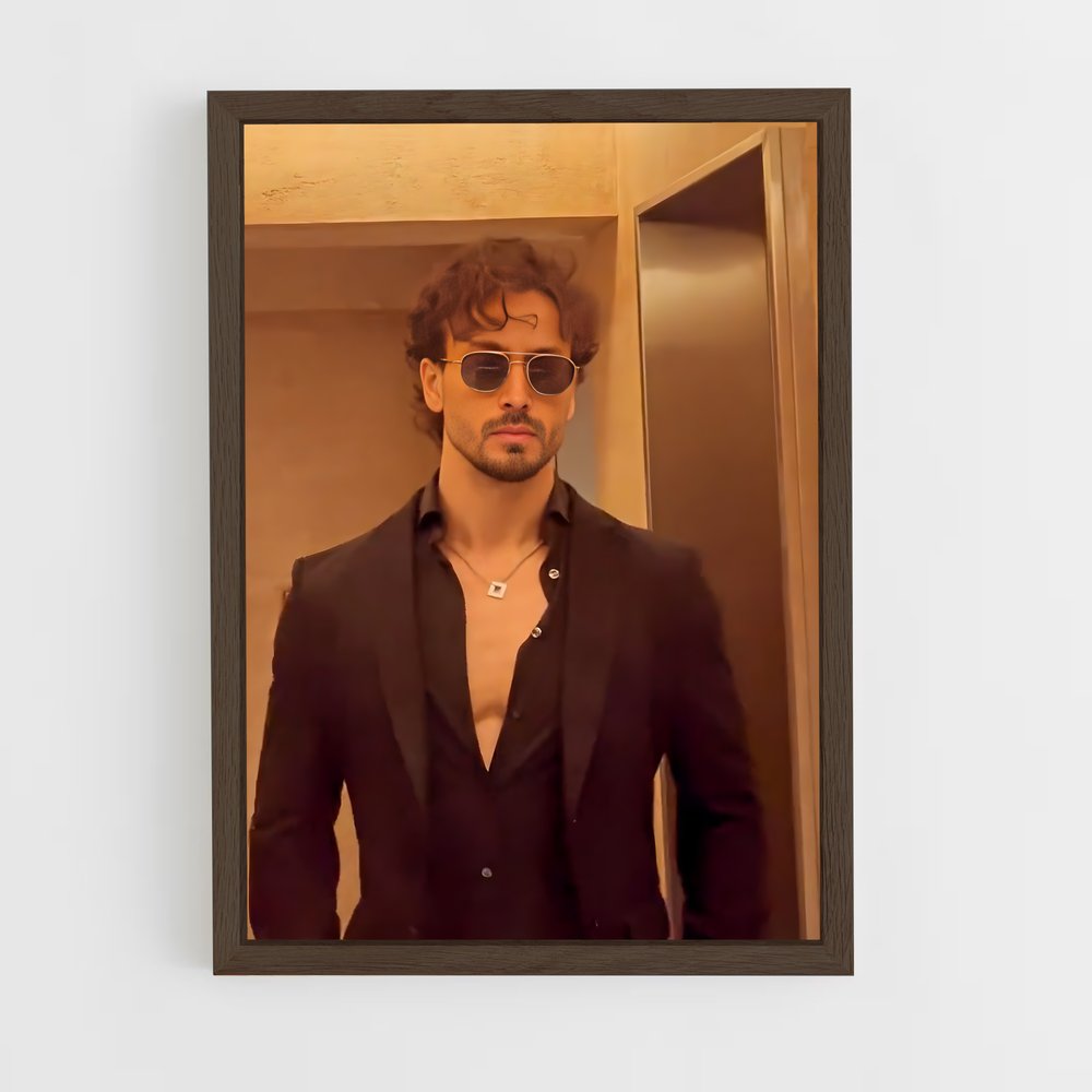 ap-tiger shroff-1 cadre Bois foncé