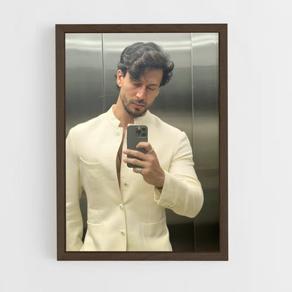 ap-tiger shroff-9 cadre Bois foncé