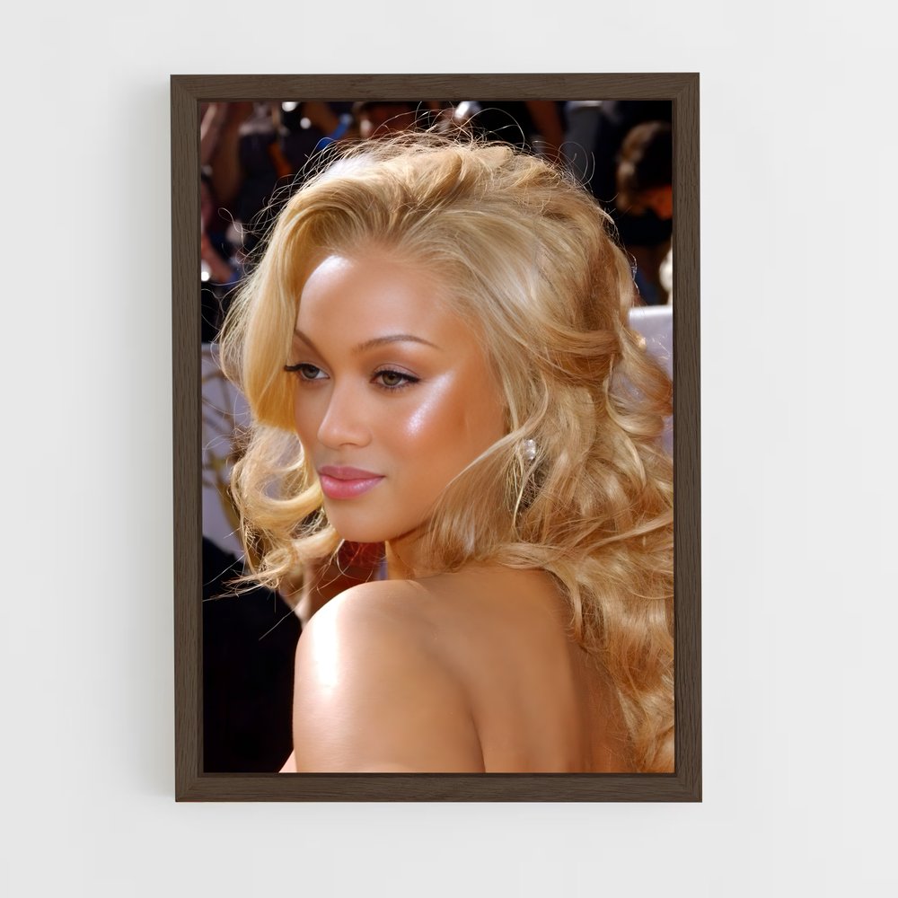 ap-tyra banks-1 cadre Bois foncé